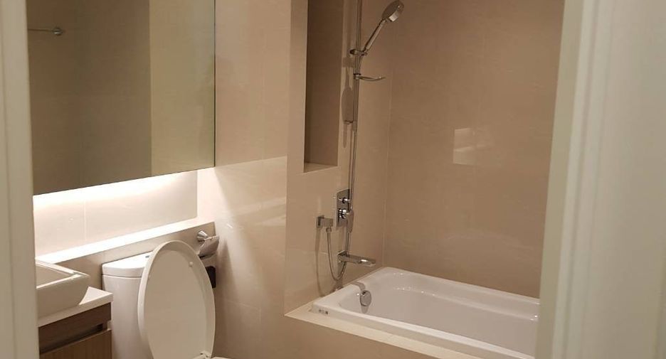 For sale 1 bed condo in Khlong Toei, Bangkok
