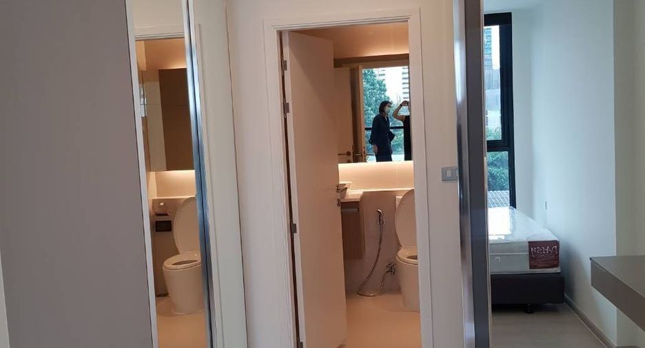 For sale 1 bed condo in Khlong Toei, Bangkok