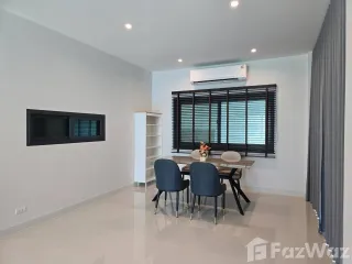 Haus zur Miete mit 4 Zimmer in Mueang Phuket, Phuket