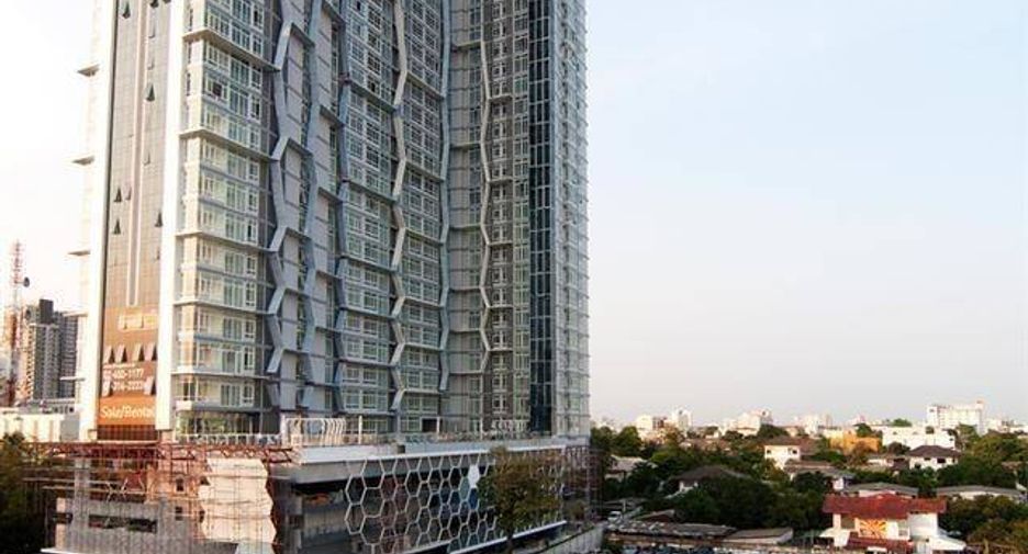 For sale 1 bed condo in Phra Khanong, Bangkok