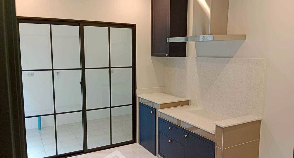 For sale 5 bedrooms house in Khan Na Yao, Bangkok