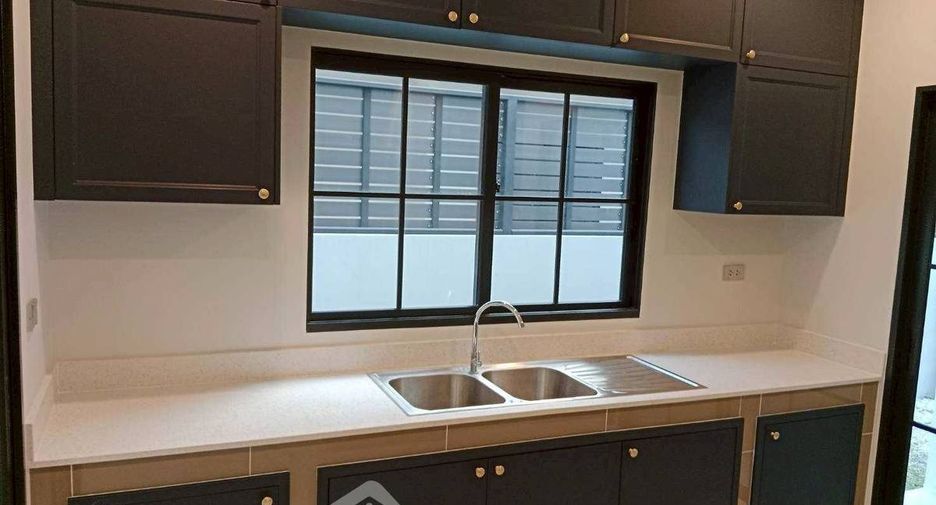 For sale 5 bedrooms house in Khan Na Yao, Bangkok
