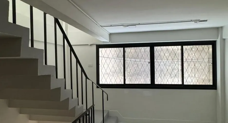 For rent 4 bedrooms house in Bang Rak, Bangkok