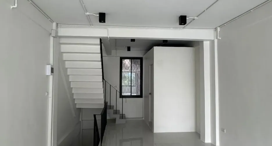 For rent 4 bedrooms house in Bang Rak, Bangkok