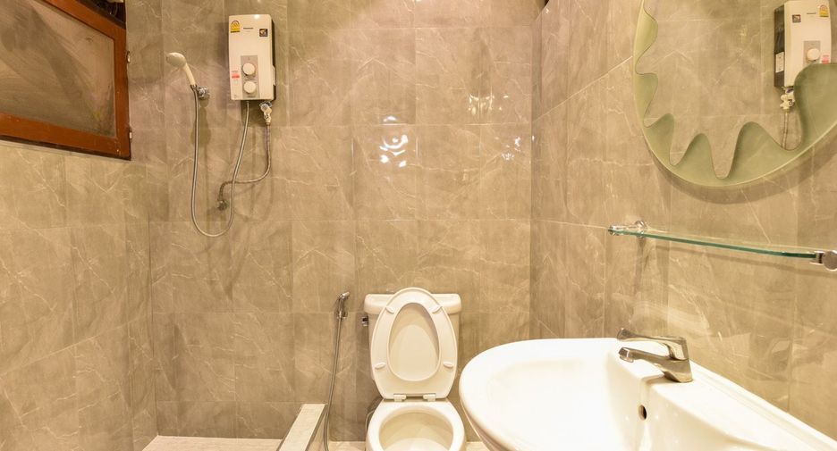 For rent 3 bedrooms house in Khlong Toei, Bangkok