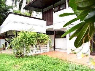 For rent 3 bedrooms house in Khlong Toei, Bangkok