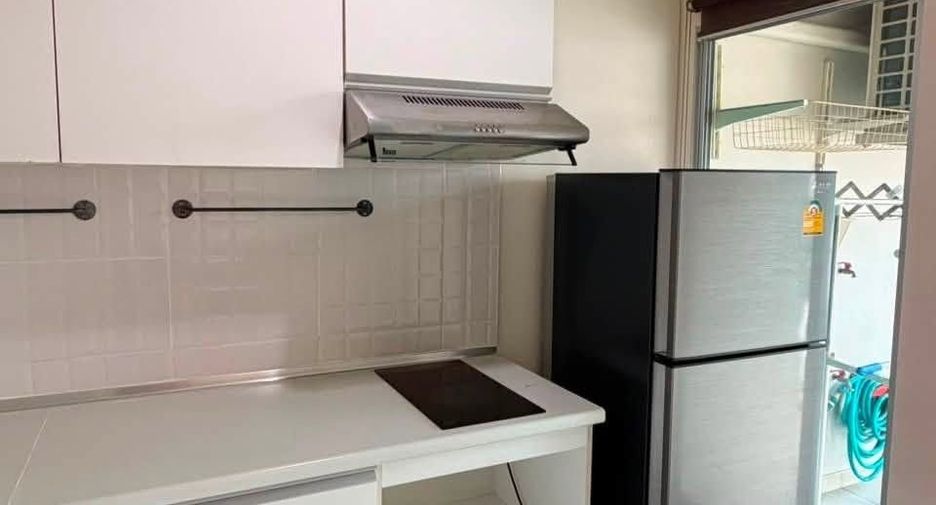 Condo en alquiler de 2 habitaciones en Huai Khwang, Bangkok