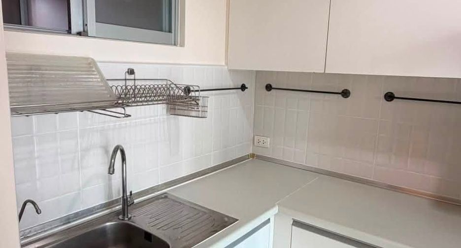 Condo en alquiler de 2 habitaciones en Huai Khwang, Bangkok