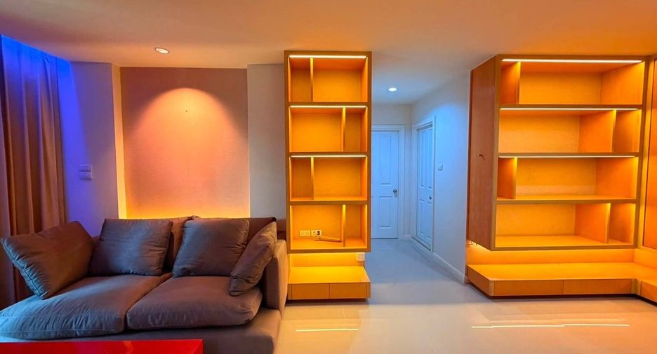 Condo en alquiler de 2 habitaciones en Huai Khwang, Bangkok