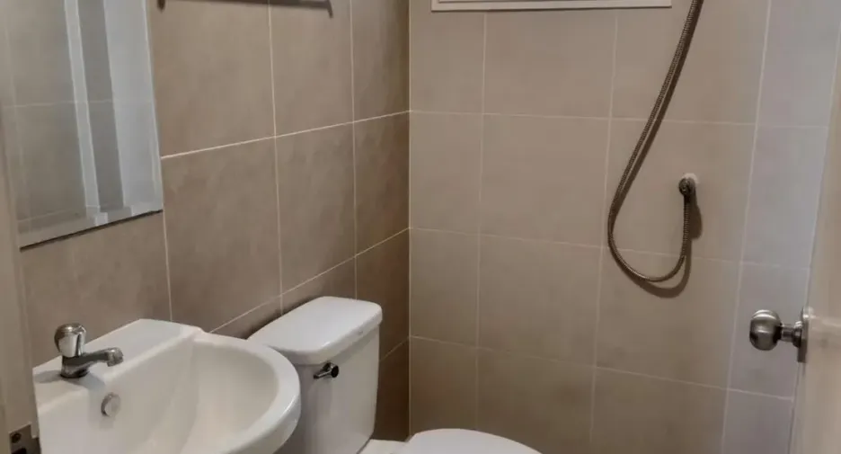 Casa adosada en venta de 3 habitaciones en Si Racha, Chonburi