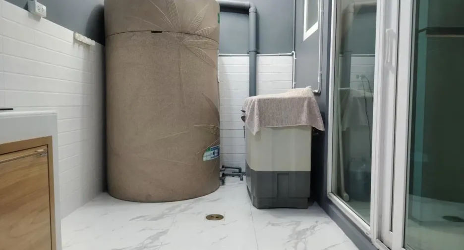 Casa adosada en venta de 3 habitaciones en Si Racha, Chonburi