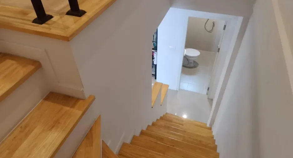 Casa adosada en venta de 3 habitaciones en Si Racha, Chonburi