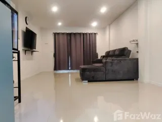 Casa adosada en venta de 3 habitaciones en Si Racha, Chonburi