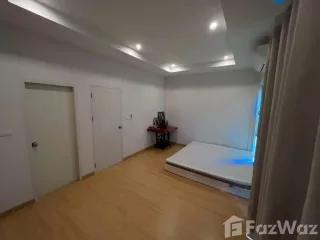 Casa adosada en venta de 3 habitaciones en Si Racha, Chonburi