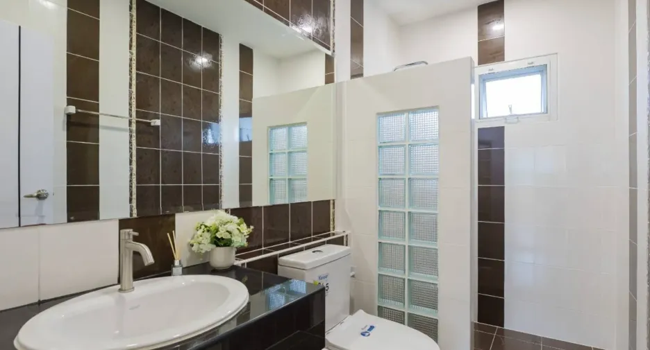 For sale 4 bedrooms house in Mueang Khon Kaen, Khon Kaen