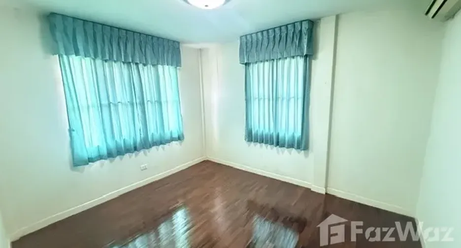 Casa en alquiler de 3 habitaciones en Mueang Pathum Thani, Pathum Thani