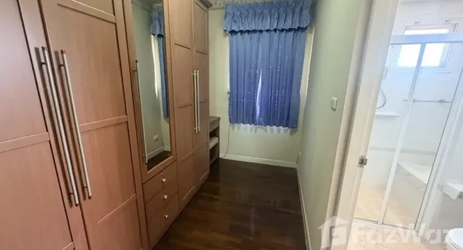 Casa en alquiler de 3 habitaciones en Mueang Pathum Thani, Pathum Thani