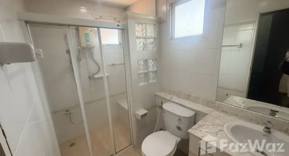 Casa en alquiler de 3 habitaciones en Mueang Pathum Thani, Pathum Thani