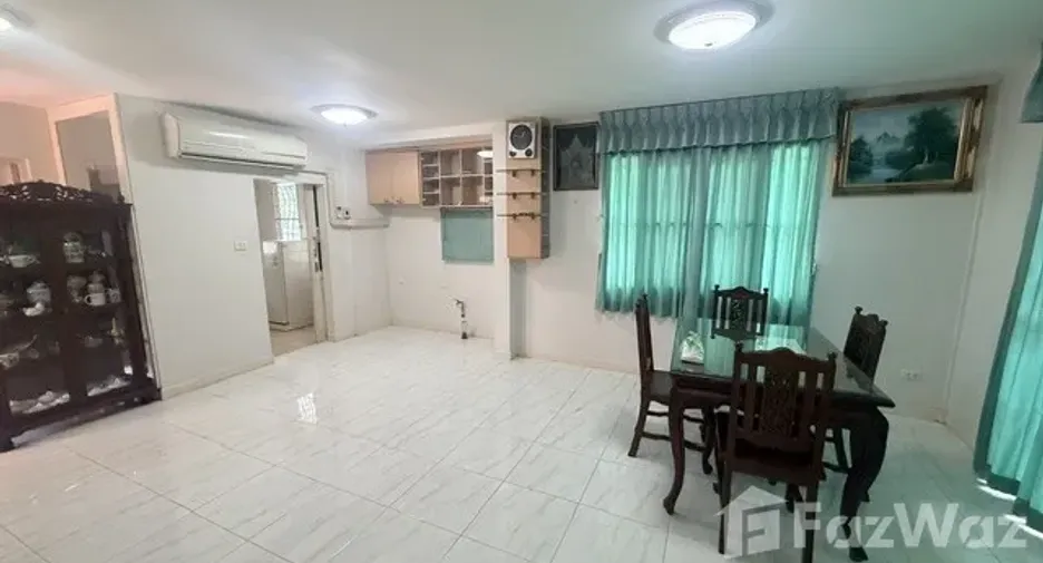 Casa en alquiler de 3 habitaciones en Mueang Pathum Thani, Pathum Thani