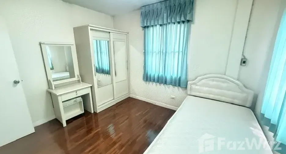 Casa en alquiler de 3 habitaciones en Mueang Pathum Thani, Pathum Thani