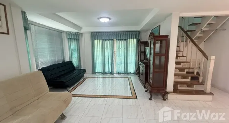 Casa en alquiler de 3 habitaciones en Mueang Pathum Thani, Pathum Thani