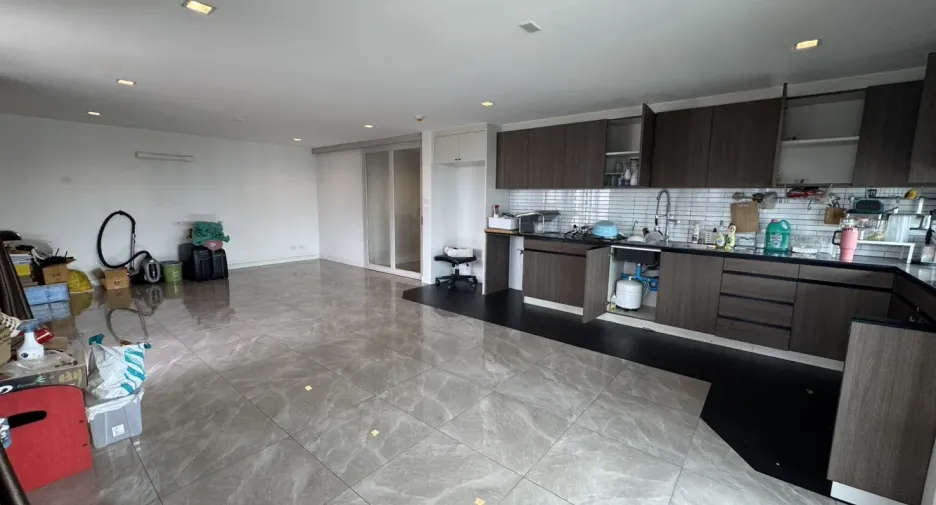 Wohnung zum Kauf mit 3 Zimmer in Watthana, Bangkok