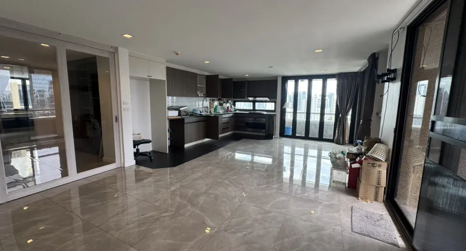 Wohnung zum Kauf mit 3 Zimmer in Watthana, Bangkok