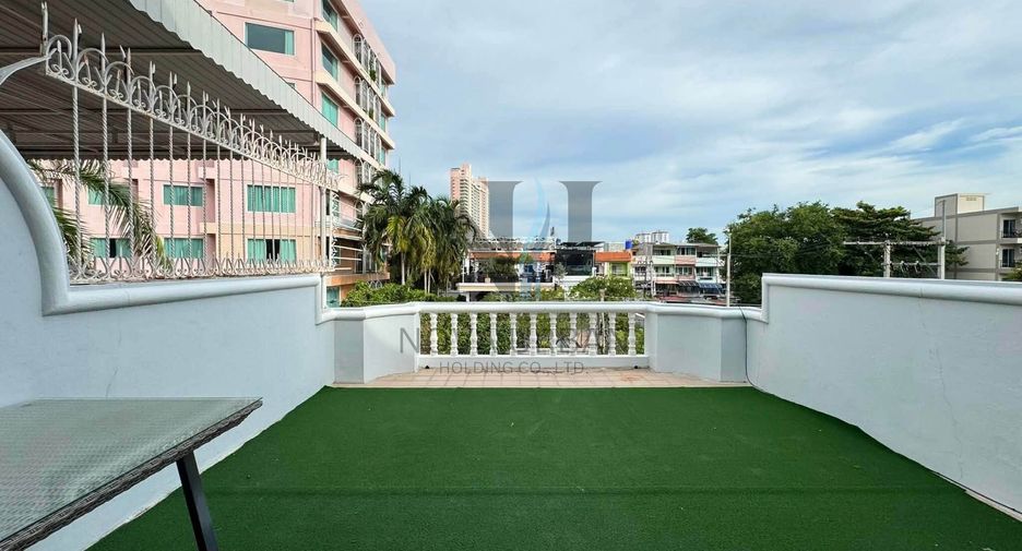 Casa adosada en venta de 3 habitaciones en Bang Lamung, Chonburi