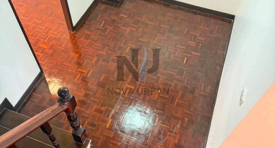 Casa adosada en venta de 3 habitaciones en Bang Lamung, Chonburi