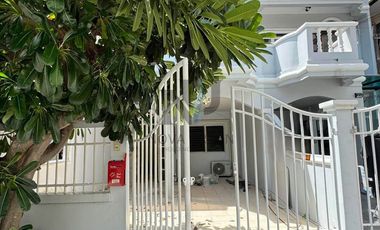Casa adosada en venta de 3 habitaciones en Bang Lamung, Chonburi