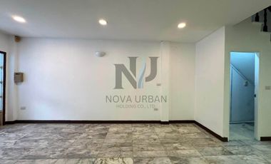 Casa adosada en venta de 3 habitaciones en Bang Lamung, Chonburi