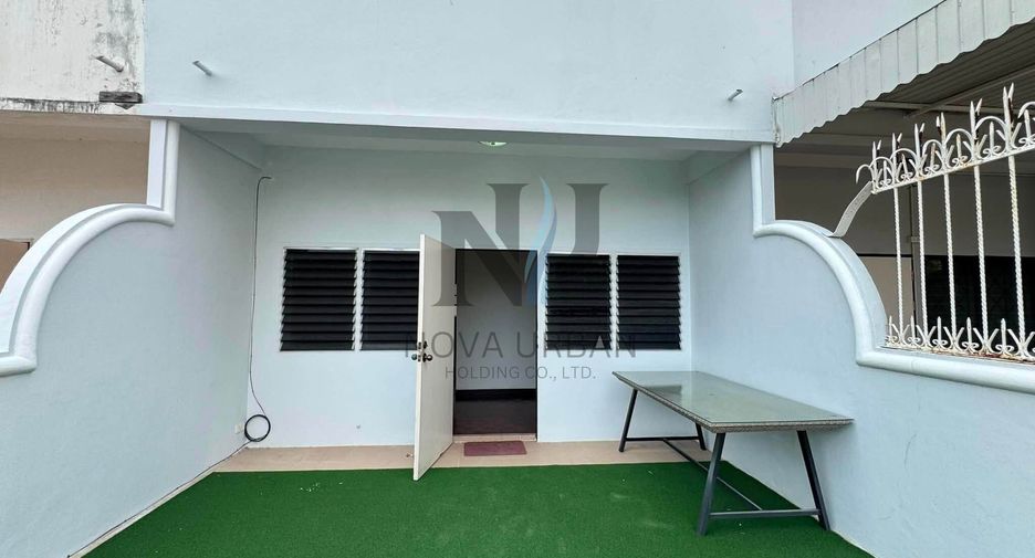 Casa adosada en venta de 3 habitaciones en Bang Lamung, Chonburi
