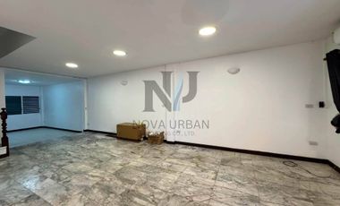 Casa adosada en venta de 3 habitaciones en Bang Lamung, Chonburi