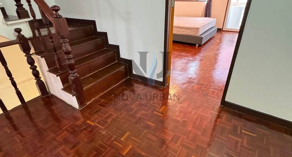 Casa adosada en venta de 3 habitaciones en Bang Lamung, Chonburi