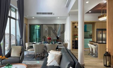 Villa en venta y en alquiler de 5 habitaciones en Bang Lamung, Chonburi
