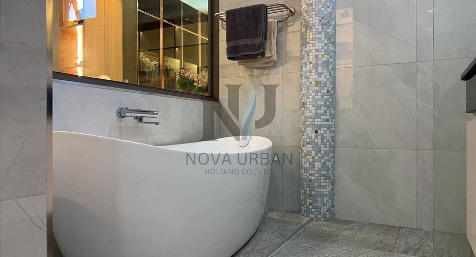 Villa en venta y en alquiler de 5 habitaciones en Bang Lamung, Chonburi
