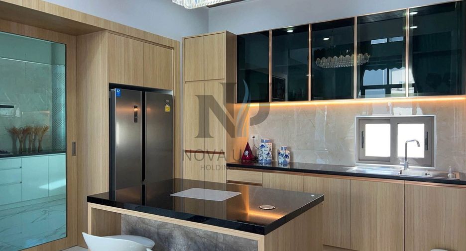 Villa en venta y en alquiler de 5 habitaciones en Bang Lamung, Chonburi