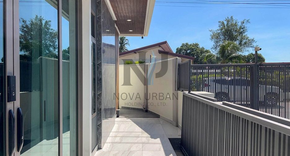 Villa en venta y en alquiler de 5 habitaciones en Bang Lamung, Chonburi