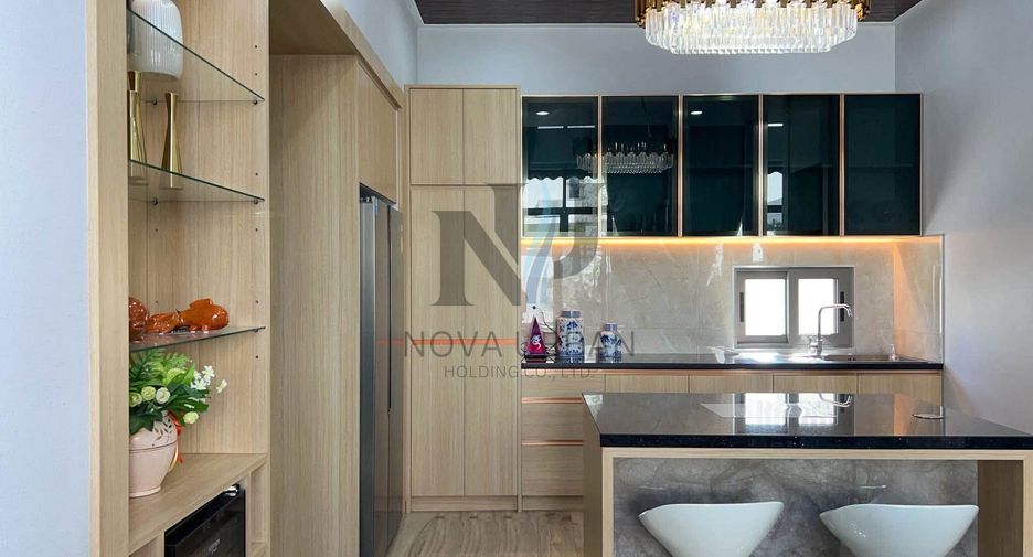 Villa en venta y en alquiler de 5 habitaciones en Bang Lamung, Chonburi