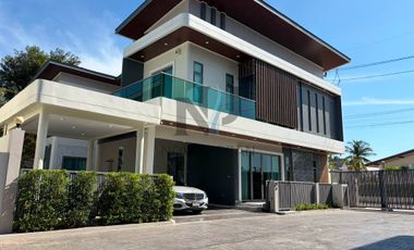 Villa en venta y en alquiler de 5 habitaciones en Bang Lamung, Chonburi