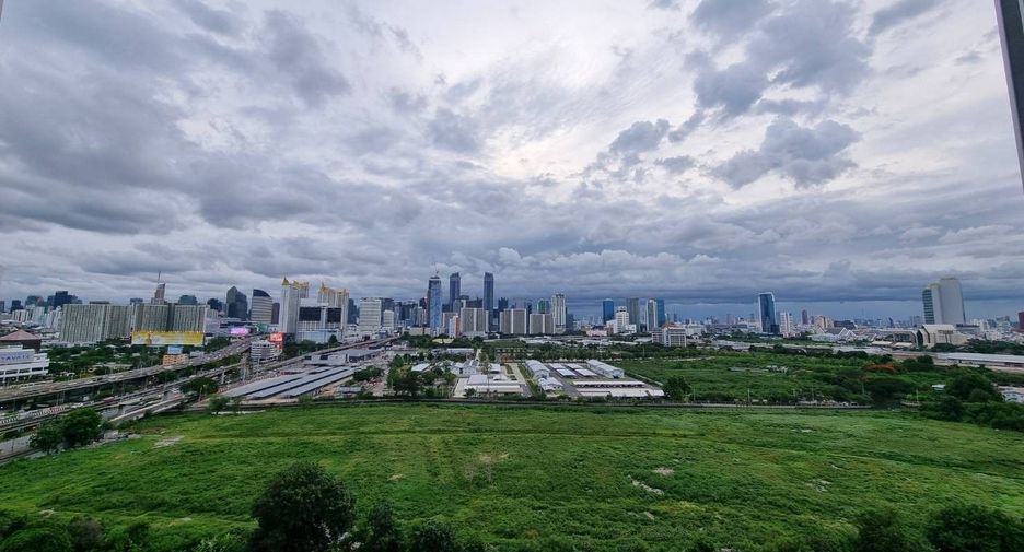 For sale 2 bedrooms condo in Huai Khwang, Bangkok