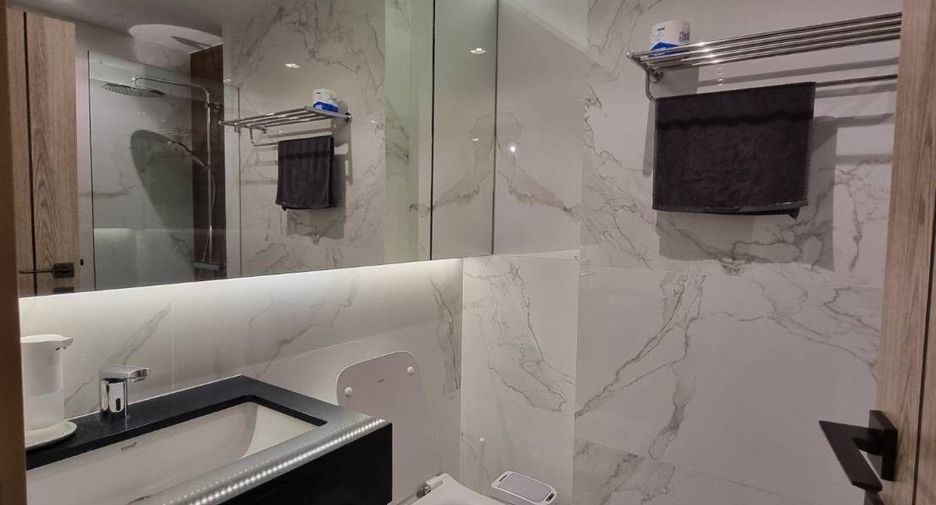 For sale 2 bedrooms condo in Huai Khwang, Bangkok