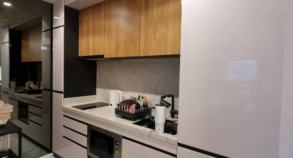 For sale 2 bedrooms condo in Huai Khwang, Bangkok