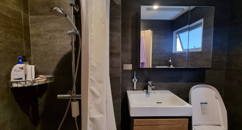 For sale 2 bedrooms condo in Huai Khwang, Bangkok