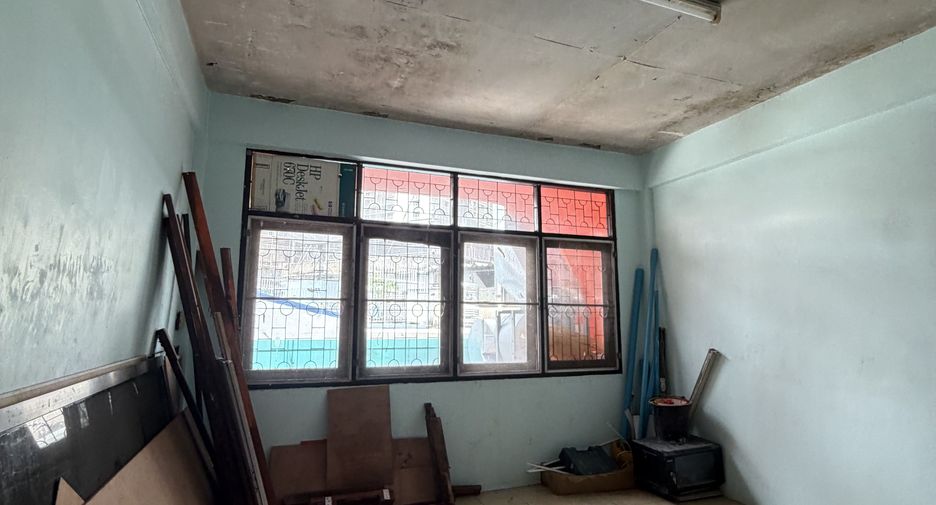 Аренда и продажа 5 спальни торговое помещение в Кхлонг Тоеи, Бангкок