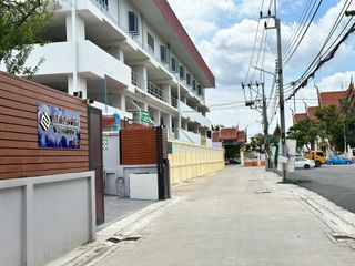 Casa en venta de 3 habitaciones en Taling Chan, Bangkok