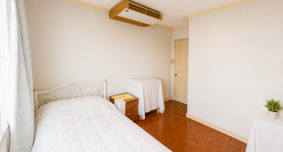 For sale 3 bedrooms condo in Yan Nawa, Bangkok