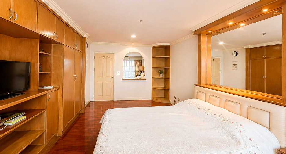For sale 3 bedrooms condo in Yan Nawa, Bangkok