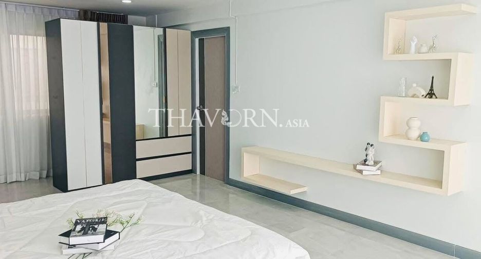 For sale 3 bedrooms condo in Jomtien, Pattaya