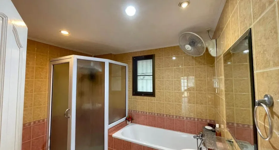出租 4 卧室 独立屋 在 Bang Lamung, Chon Buri